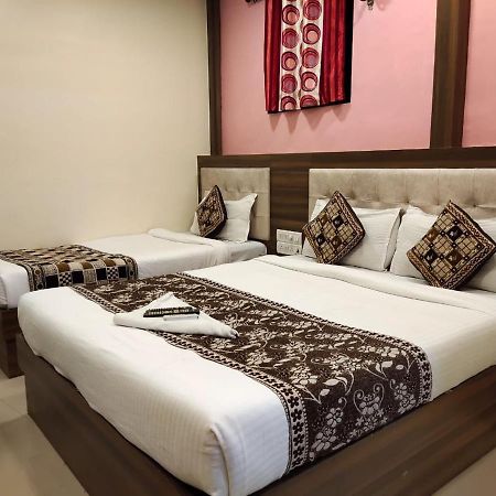 Hotel Golden Galaxy Мумбай Екстериор снимка