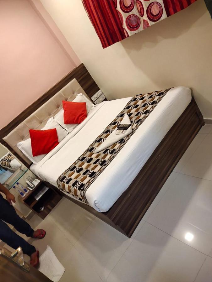Hotel Golden Galaxy Мумбай Екстериор снимка