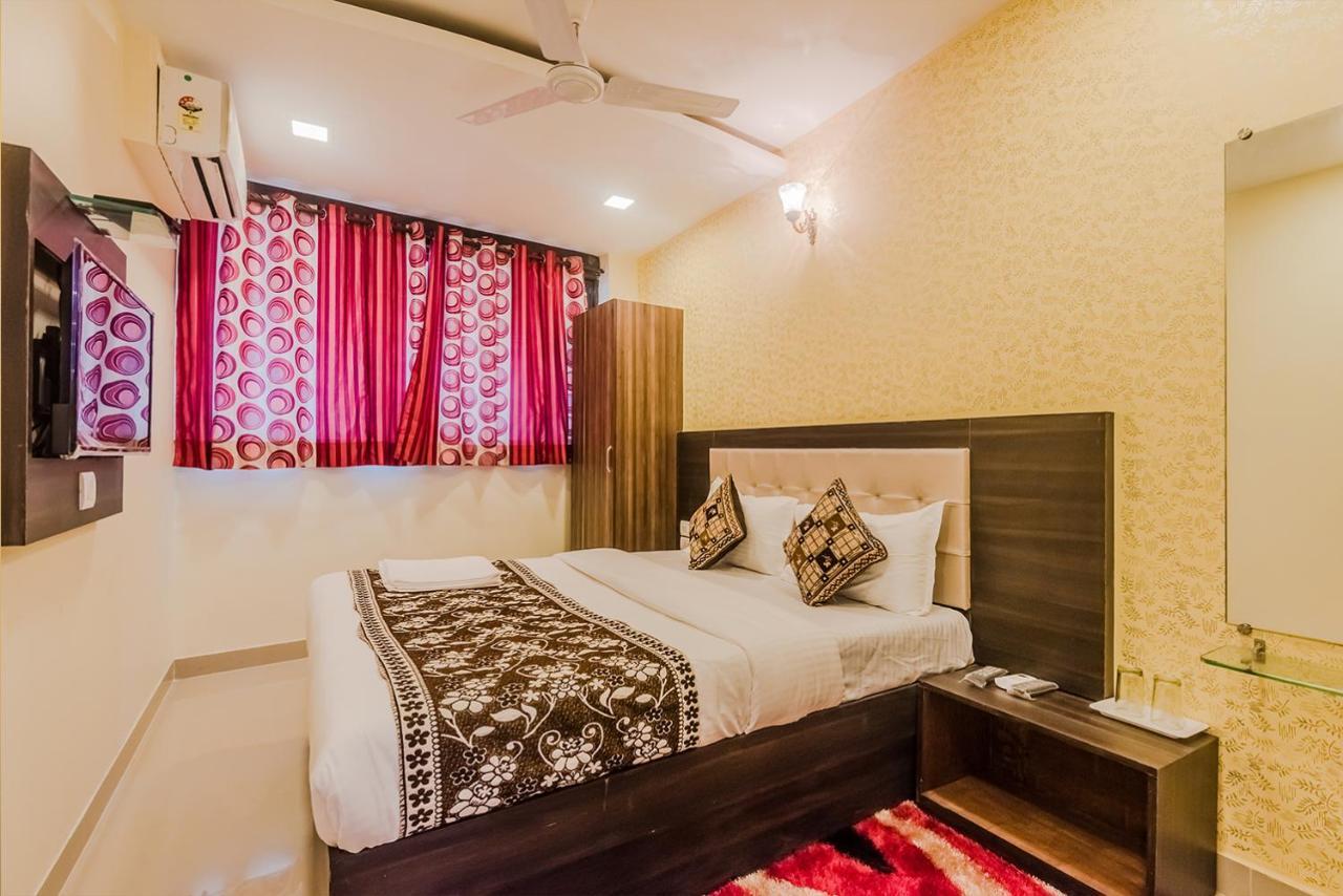 Hotel Golden Galaxy Мумбай Екстериор снимка