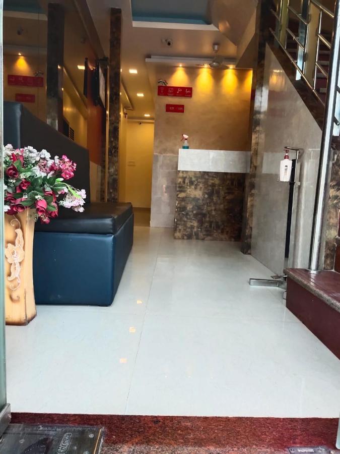 Hotel Golden Galaxy Мумбай Екстериор снимка