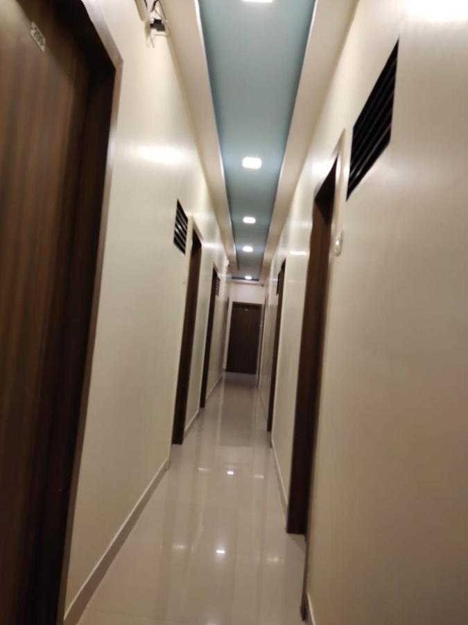 Hotel Golden Galaxy Мумбай Екстериор снимка