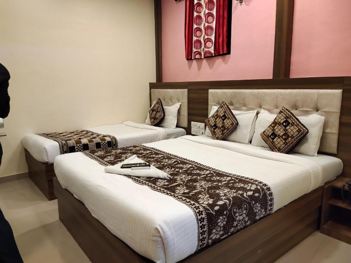 Hotel Golden Galaxy Мумбай Екстериор снимка
