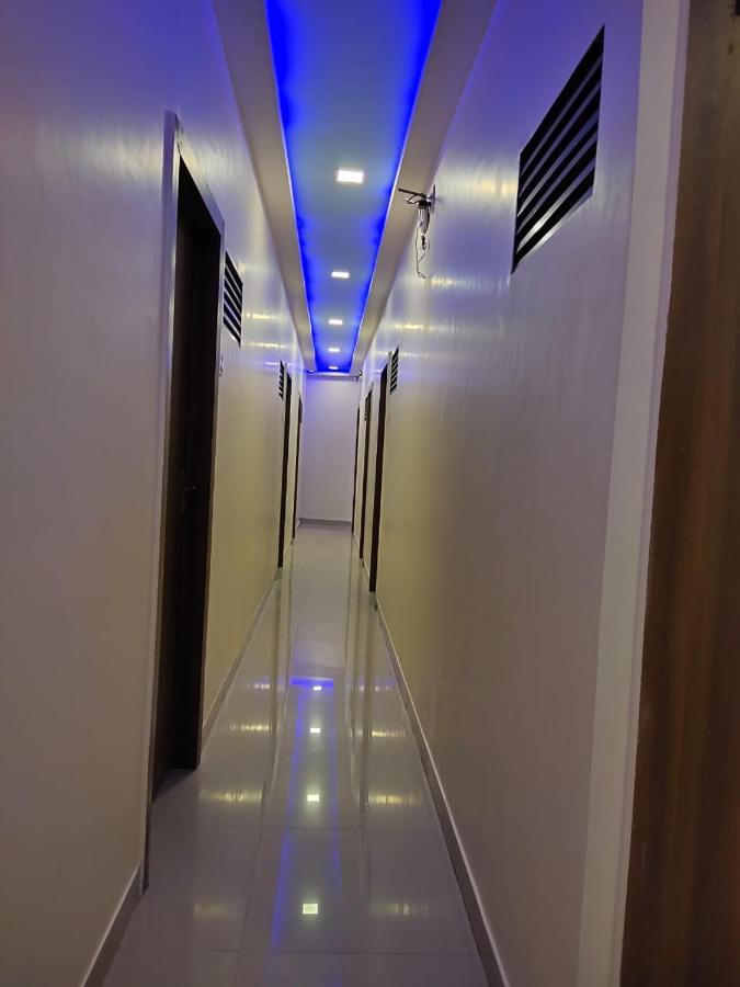 Hotel Golden Galaxy Мумбай Екстериор снимка