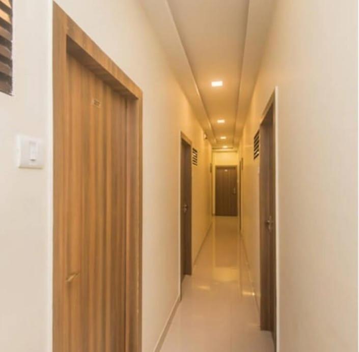 Hotel Golden Galaxy Мумбай Екстериор снимка