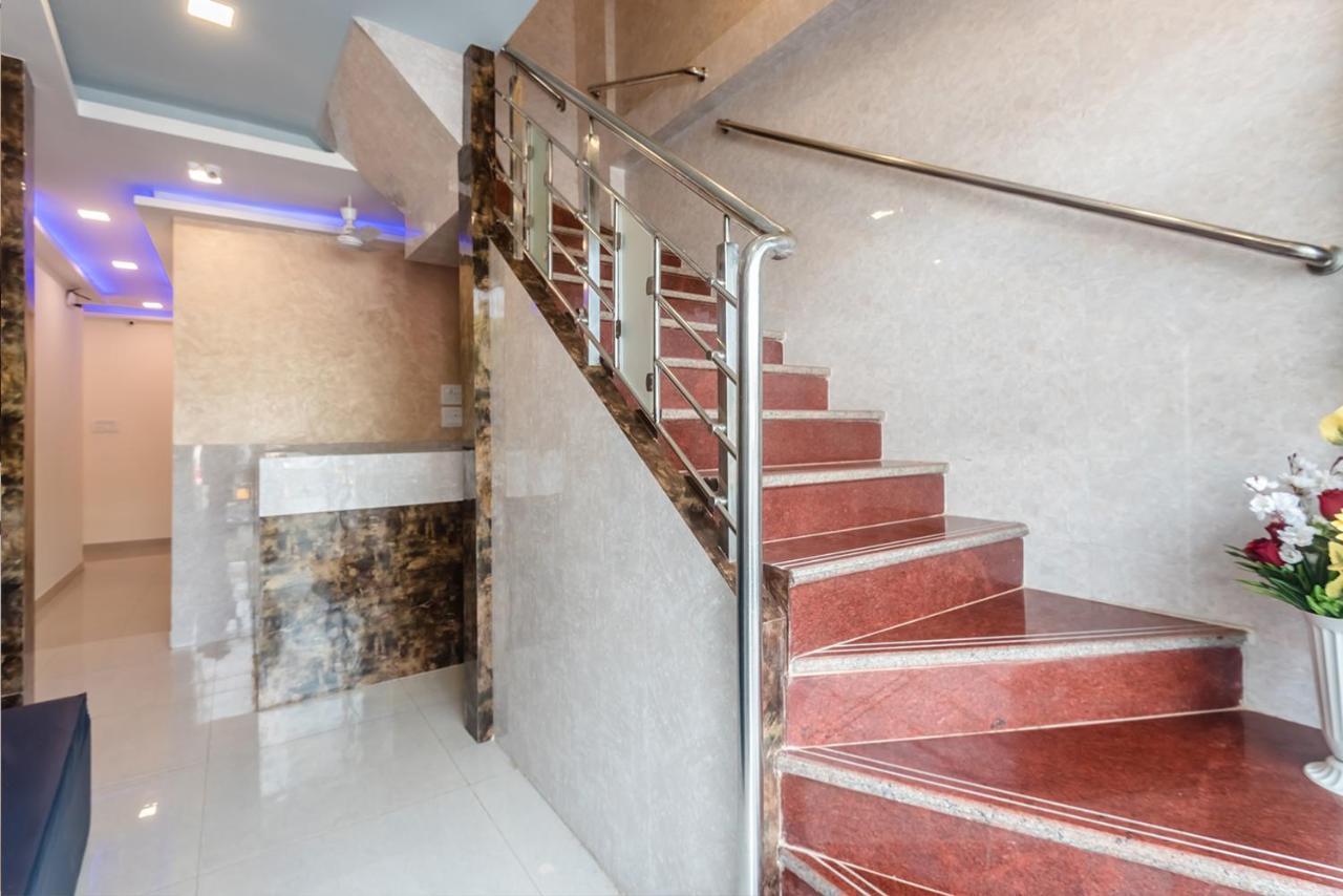 Hotel Golden Galaxy Мумбай Екстериор снимка